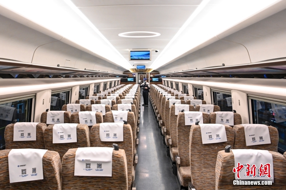 广深港高铁“复兴号”列车入库检修 广深港高铁“复兴号”列车入库检修