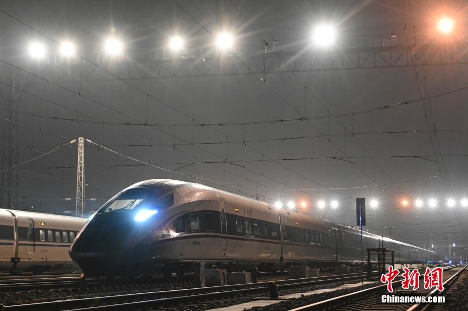 广深港高铁“复兴号”列车入库检修 广深港高铁“复兴号”列车入库检修
