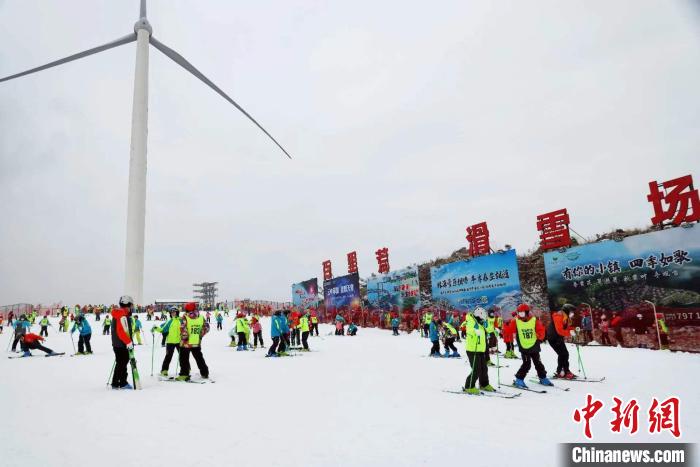 湖北宜昌：冰雪经济成乡村振兴“热引擎”