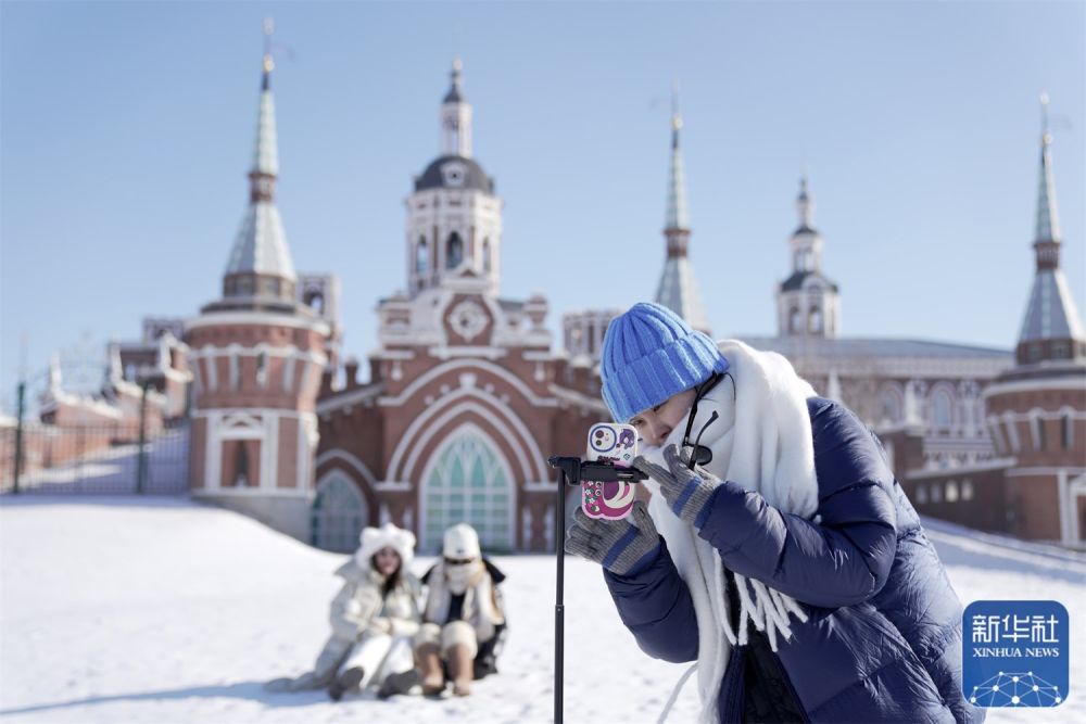 哈尔滨“冰雪城堡庄园”引游人