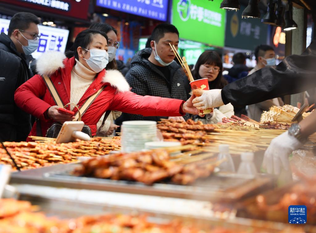镜头里的中国年：年味浓 消费旺