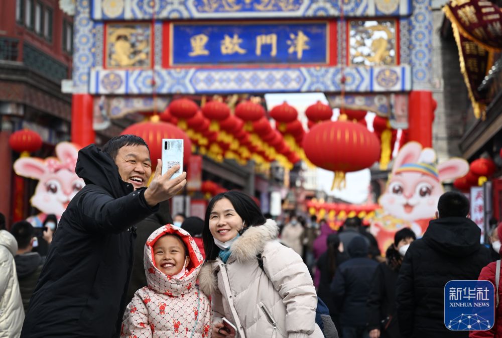 The Chinese New Year in the lens - the year is rich and consumption is booming