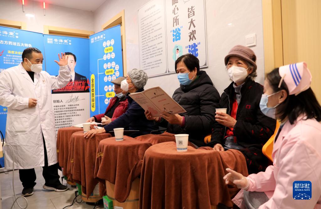 上海：关爱社区老人身心健康