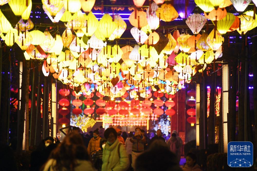 新华全媒+ | 灯会璀璨夜 流光溢彩庆元宵