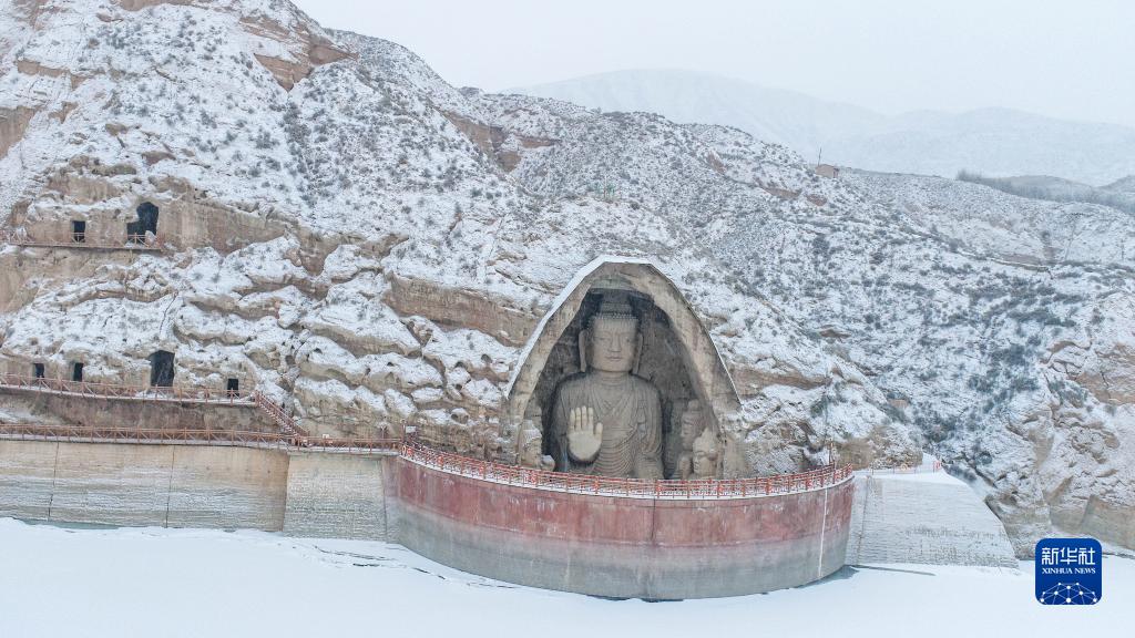 天梯山石窟雪景