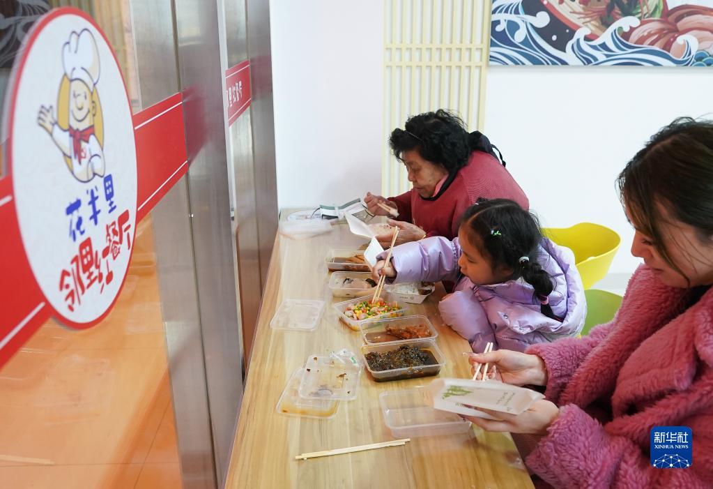 江苏南通：社区食堂 幸福味道