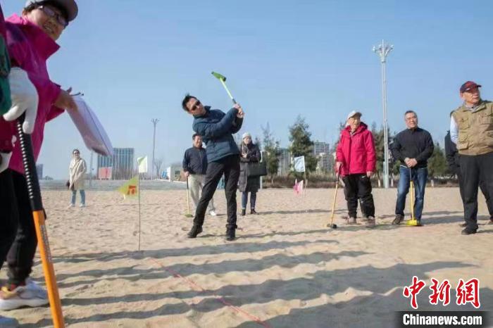 台湾父子接力木球运动：打开两岸民间交流的一扇窗