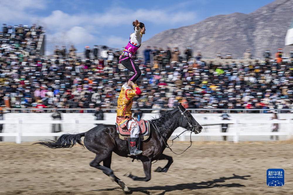 西藏拉萨：马背上迎新年