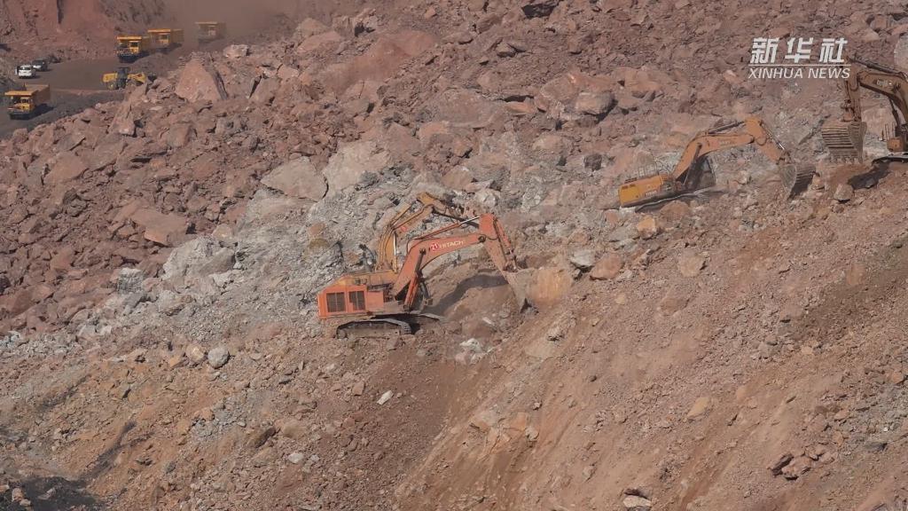 新华视点｜内蒙古阿拉善盟露天煤矿坍塌事故救援直击
