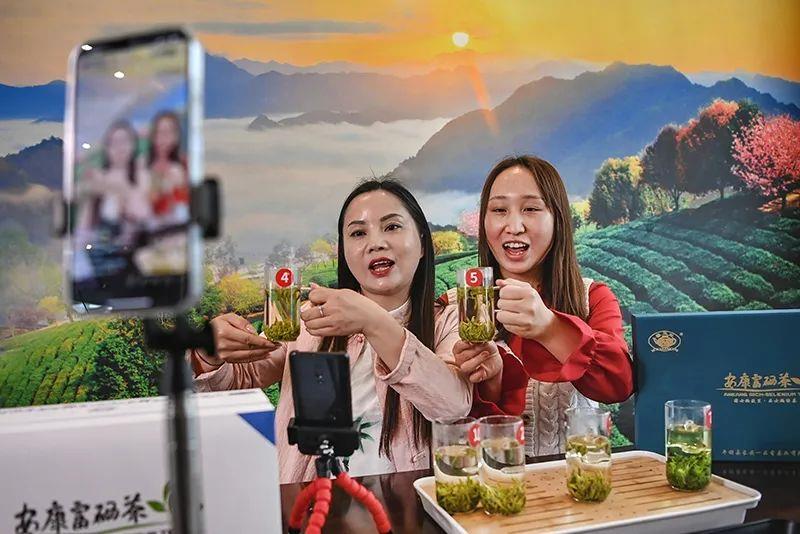 看中国式现代化图景丨茶香富农