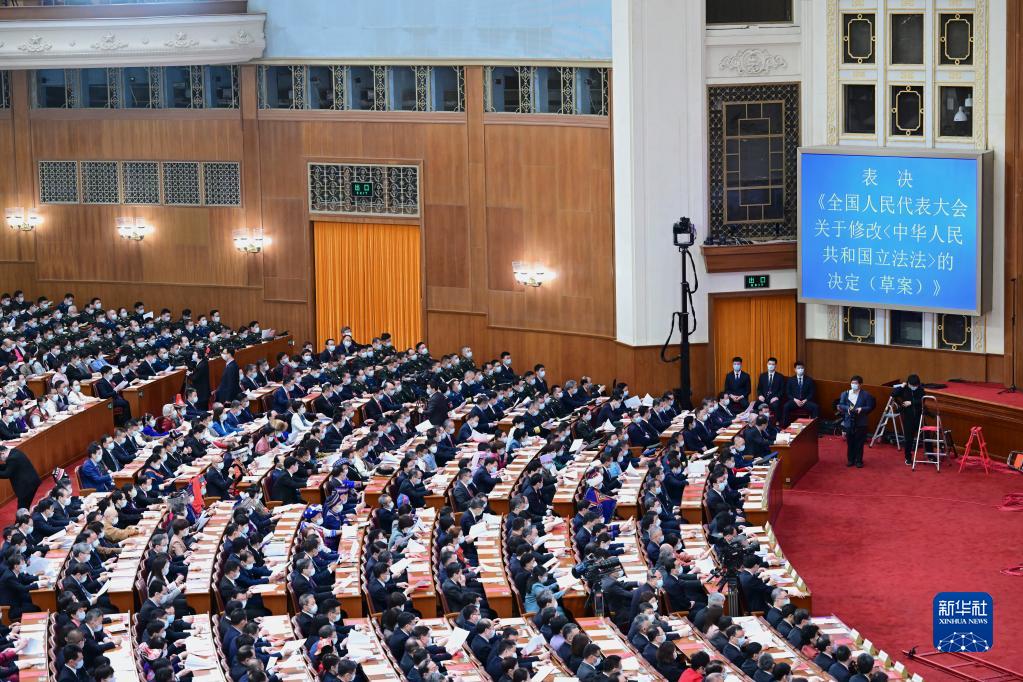 十四届全国人大一次会议在北京闭幕