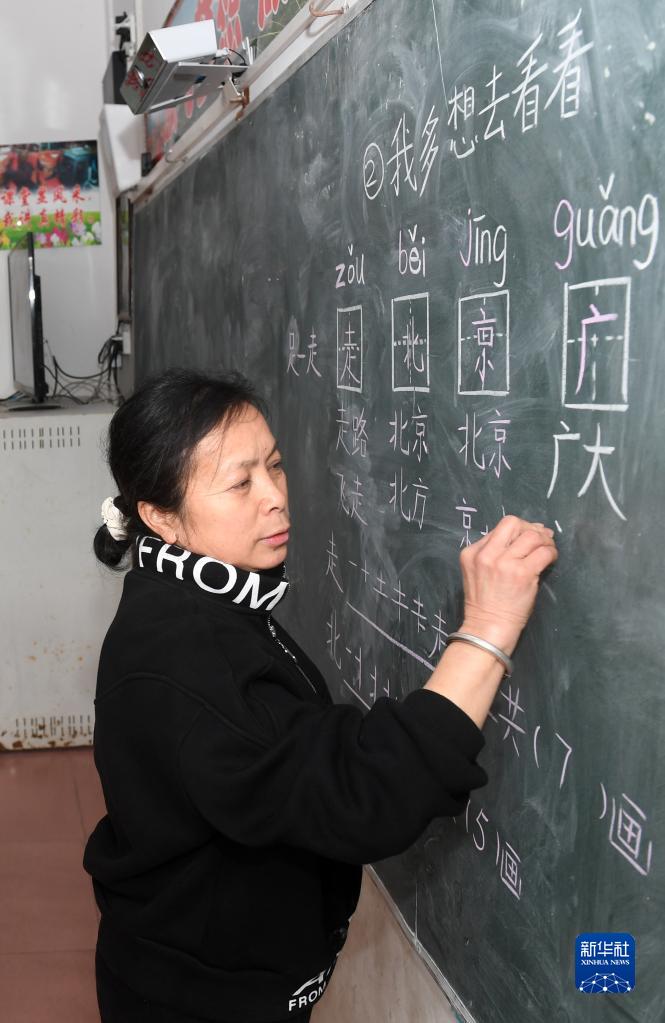 新华全媒+丨一名瑶族退休教师的大山坚守