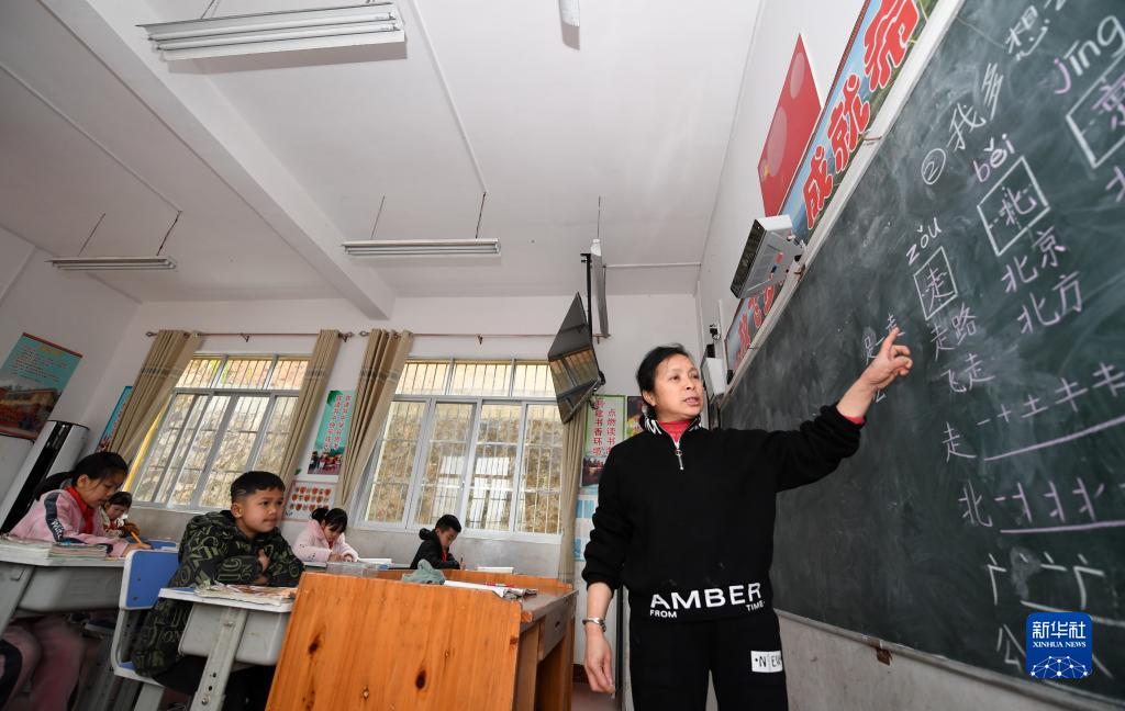 新华全媒+丨一名瑶族退休教师的大山坚守