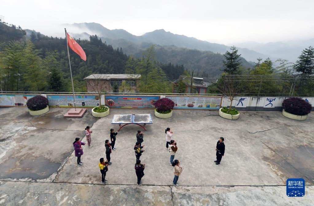 新华全媒+丨一名瑶族退休教师的大山坚守