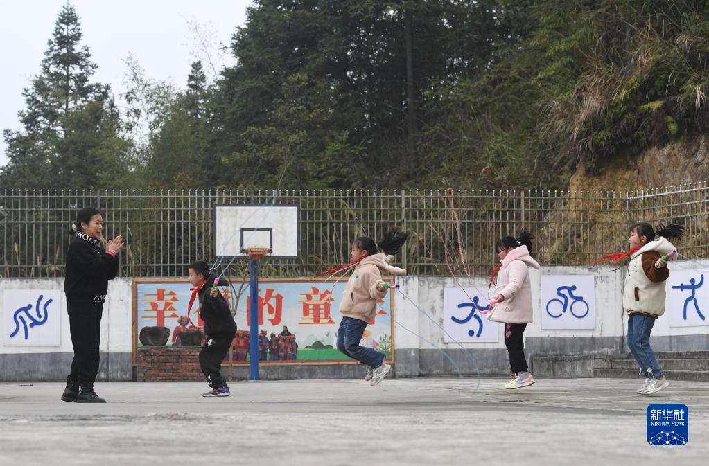 新华全媒+丨一名瑶族退休教师的大山坚守