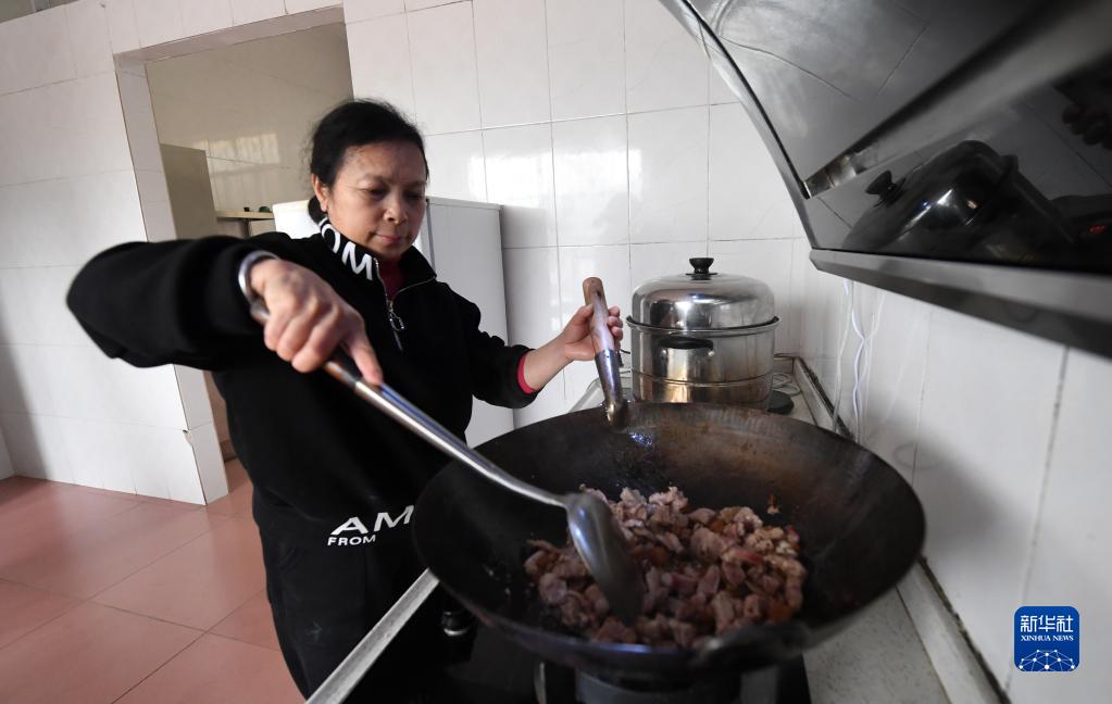 新华全媒+丨一名瑶族退休教师的大山坚守