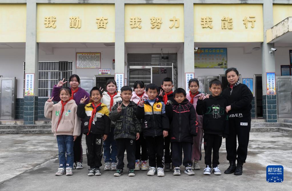 新华全媒+丨一名瑶族退休教师的大山坚守