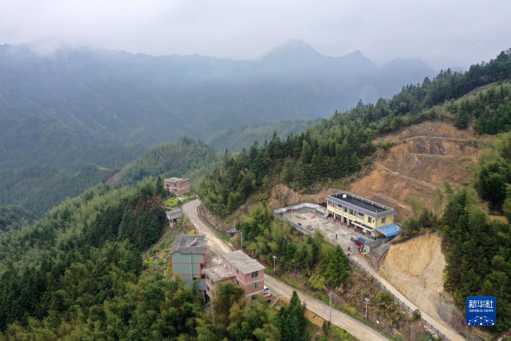 新华全媒+丨一名瑶族退休教师的大山坚守