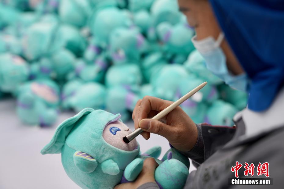 探访杭州亚运会吉祥物生产工厂：“诞生”需12道工序