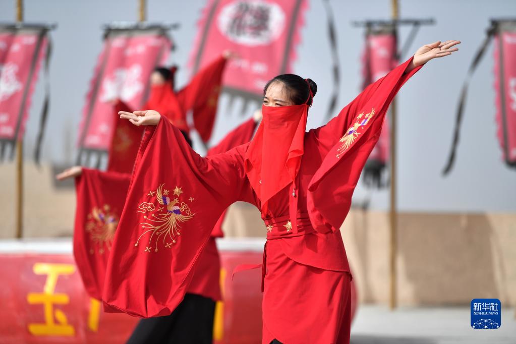 甘肃敦煌：丝路古城文旅复苏人气旺