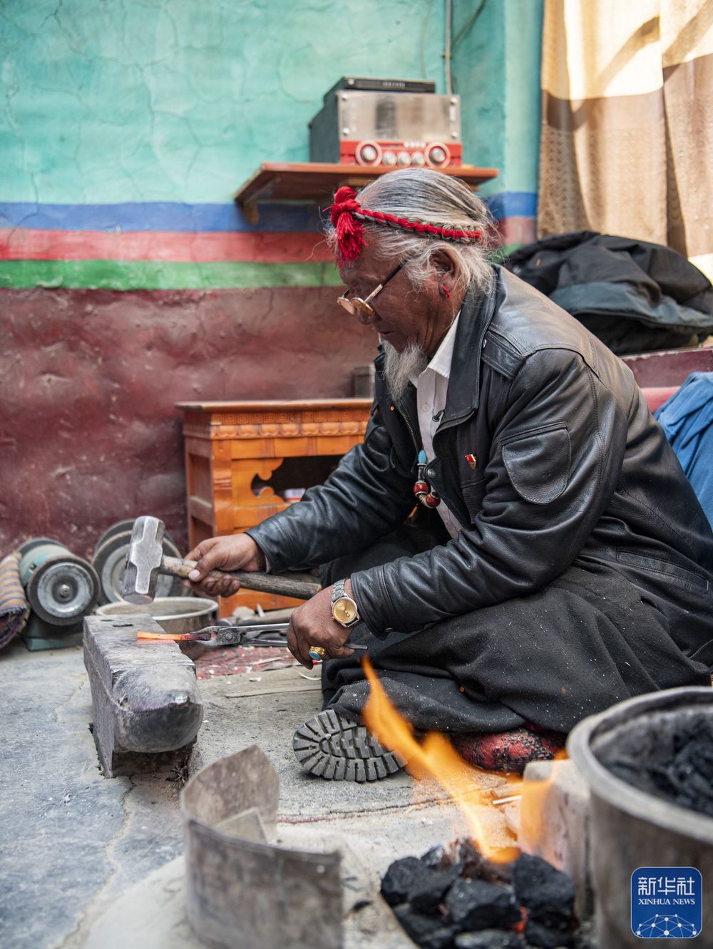 西藏日喀则：薪火相传的雪域名刀
