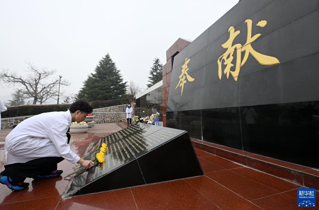 致敬“生命的礼物” 缅怀遗体捐献者