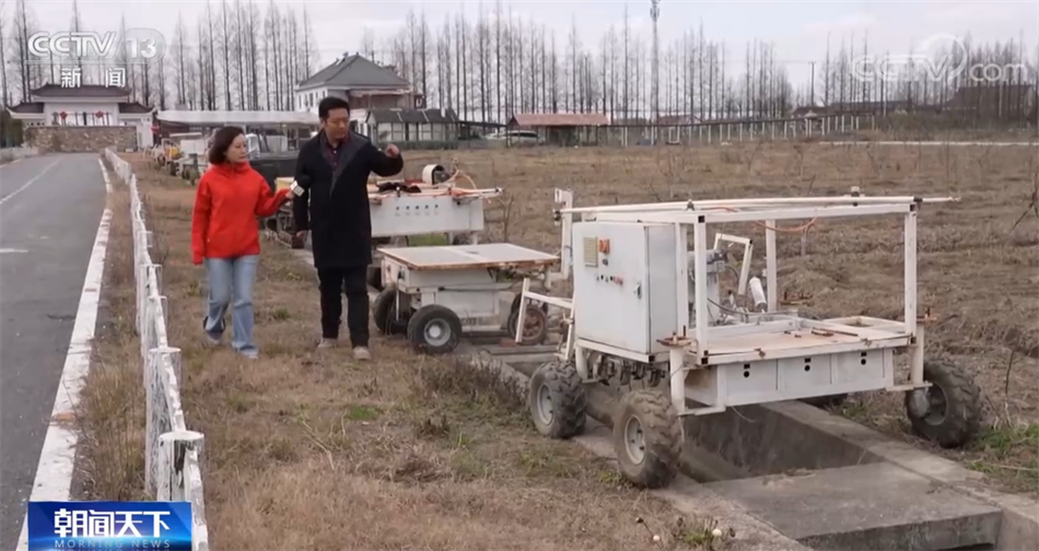 “新农人”埋头七年研发60多款农业机器人 一路坚持终有收获