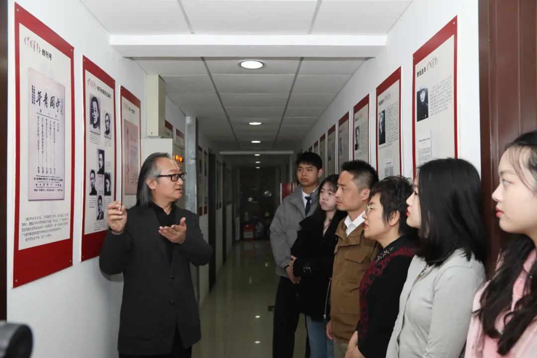 澳门大学生走进《中国青年》开展学雷锋主题活动