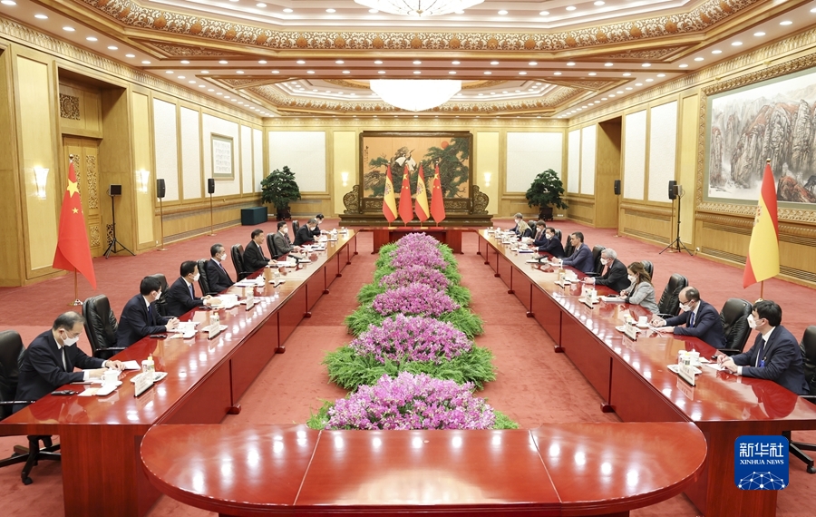 习近平会见西班牙首相桑切斯