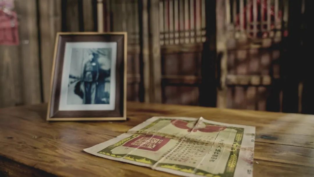 英雄之光丨橄榄树下,酿酒等你70年……