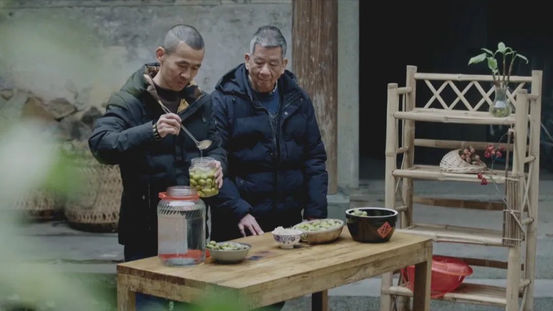 英雄之光丨橄榄树下,酿酒等你70年……