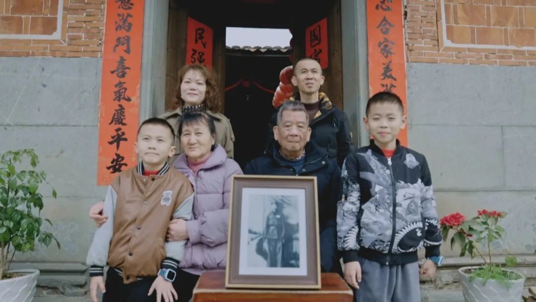 英雄之光丨橄榄树下,酿酒等你70年……