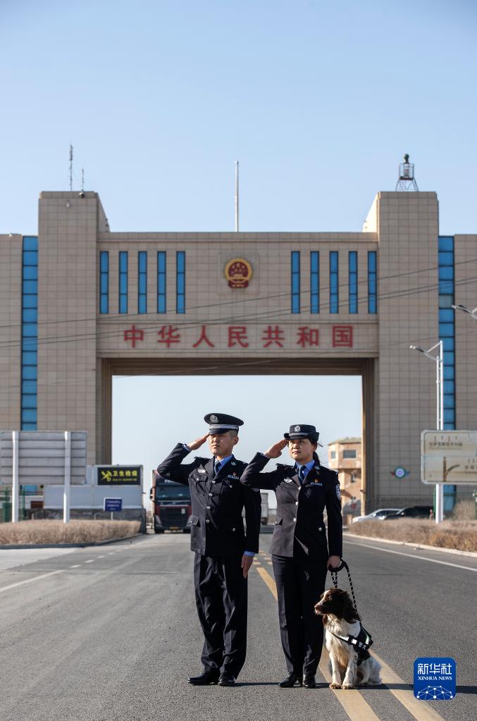 国道之行 从雪山奔向大海丨守护“风口国门”的阿拉山口之“心”