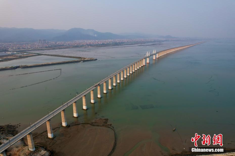 航拍福厦高铁湄洲湾跨海大桥