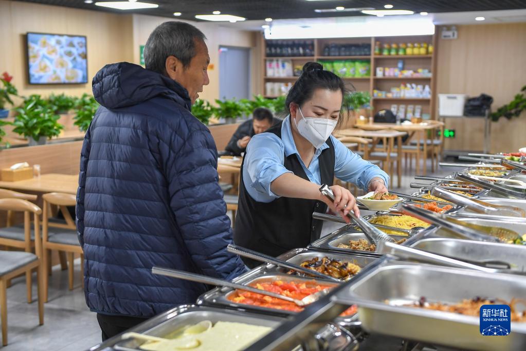吉林重点支持建设100个社区老年食堂