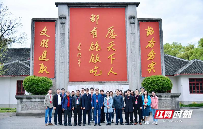 好评中国｜为什么会走进安江农校？