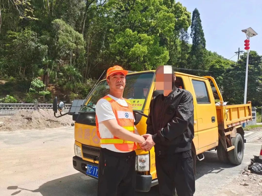 5岁儿童不慎落水！宜春一过路大哥挺身而出！