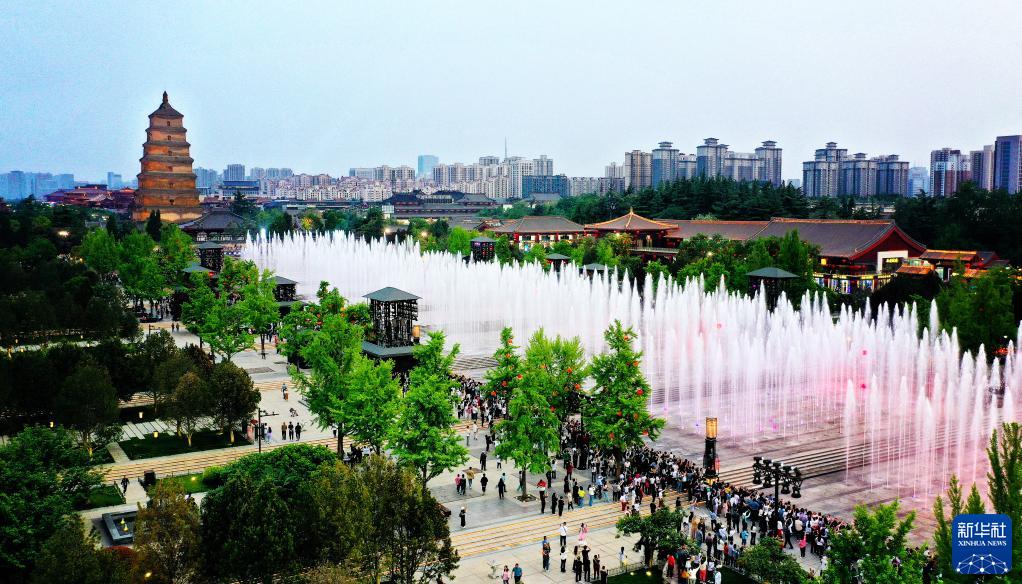 西安：泉随乐舞迎客来