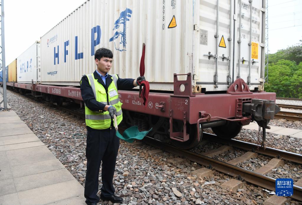 “穿越”劳动一线看奋斗｜“钢铁驼队”：跑出中欧班列“第一棒”