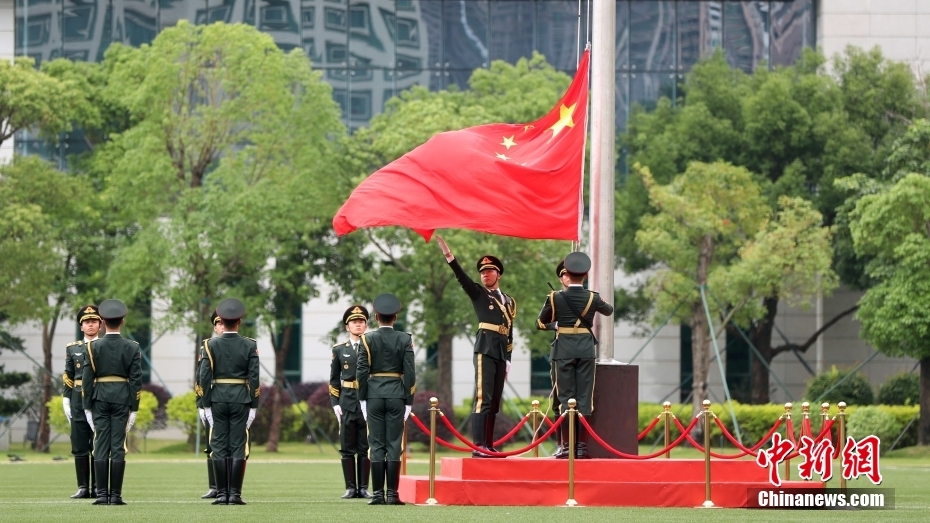 驻澳门部队举行第十七次军营开放活动