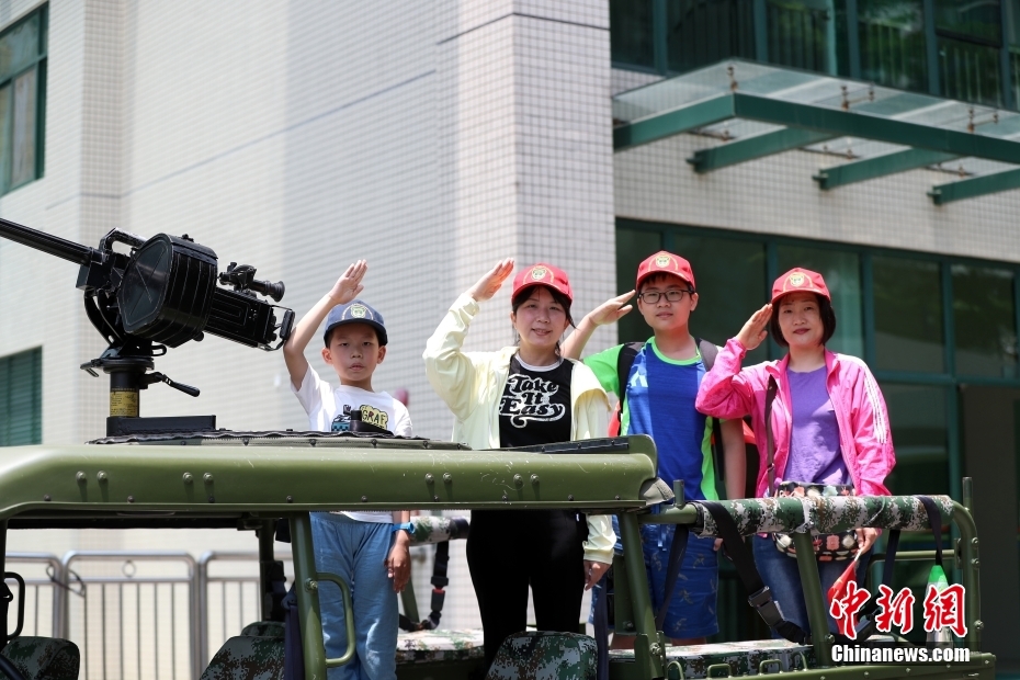 驻澳门部队举行第十七次军营开放活动