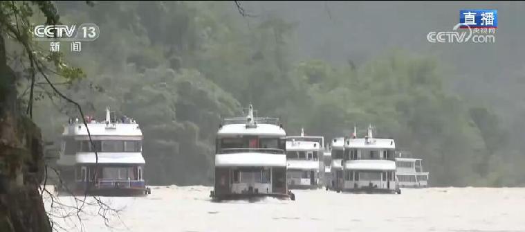 领略桂林山水之美 漓江迎“五一”客流高峰