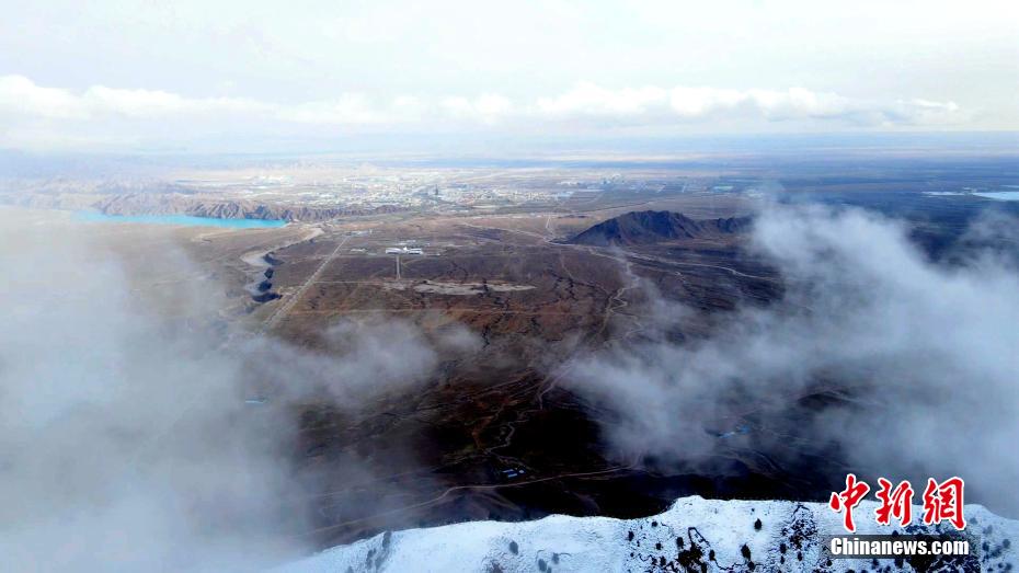 柴达木盆地柏树山云海翻腾宛若仙境