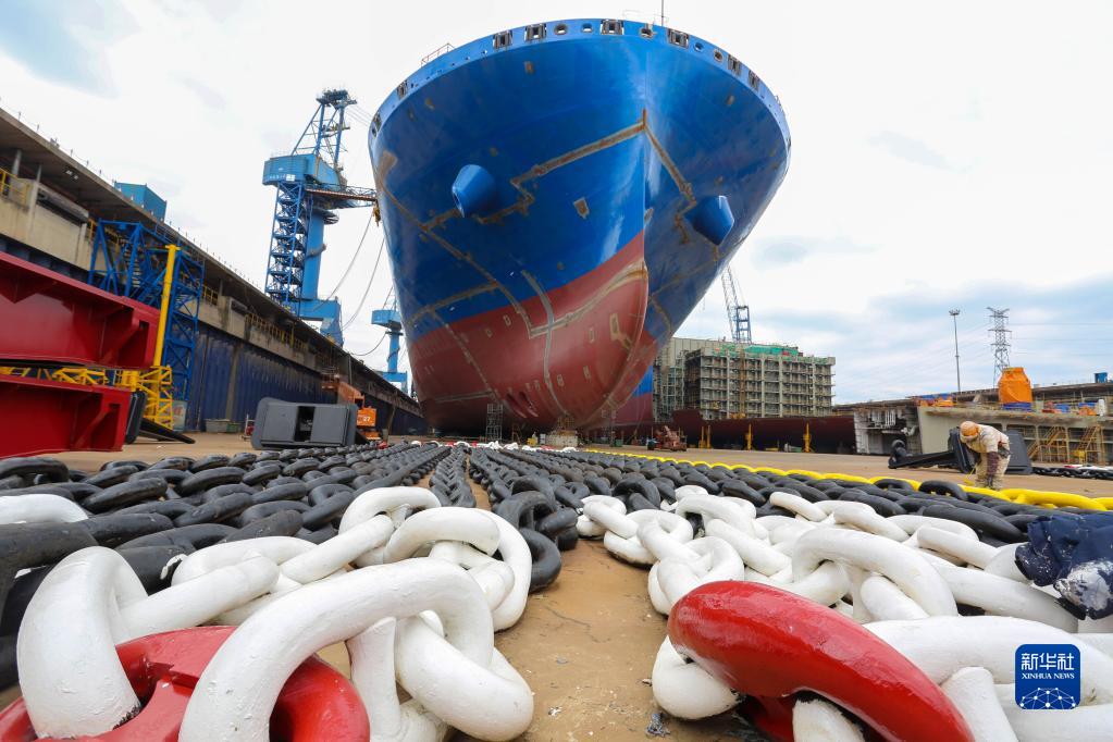 江苏扬州：造船企业开足马力抓生产
