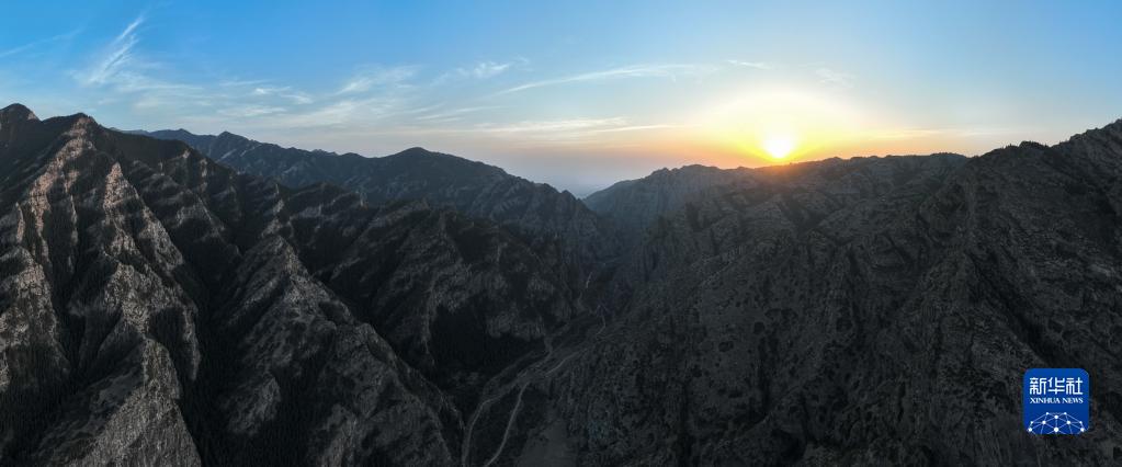 初夏贺兰山