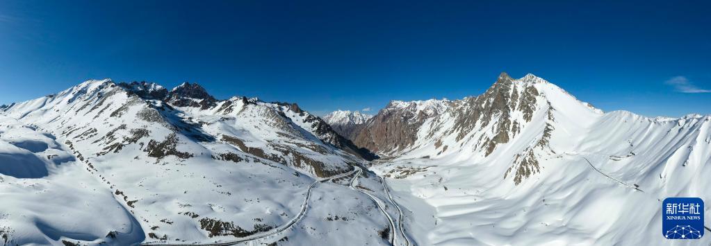 雪满天山路
