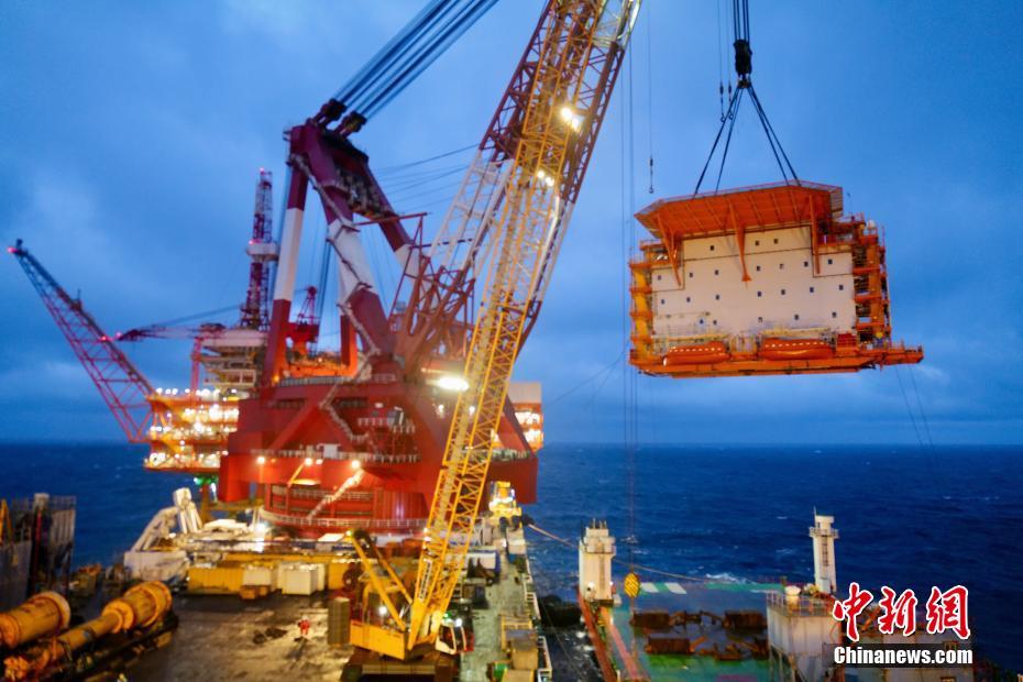 中国海油“恩平20-4”钻采平台上部组块完成海上安装作业