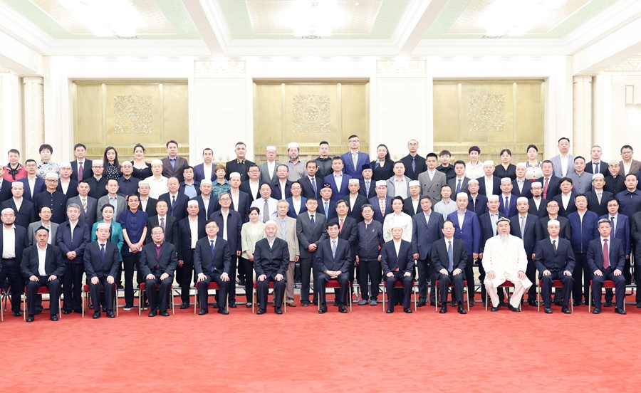 王沪宁会见纪念中国伊斯兰教协会成立70周年座谈会与会代表