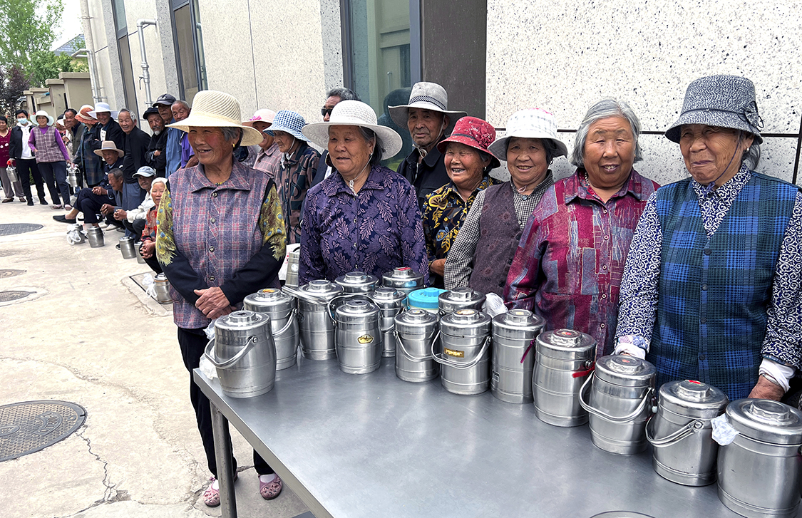 呼和浩特：优质饲草获丰收