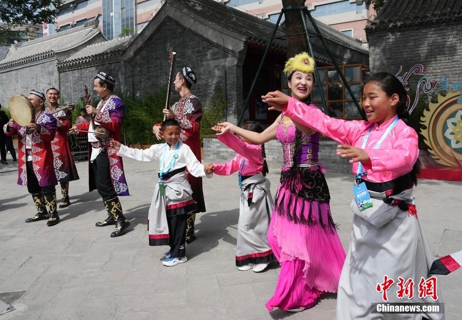 为了40个藏族孩子，主流声音激荡向善的力量